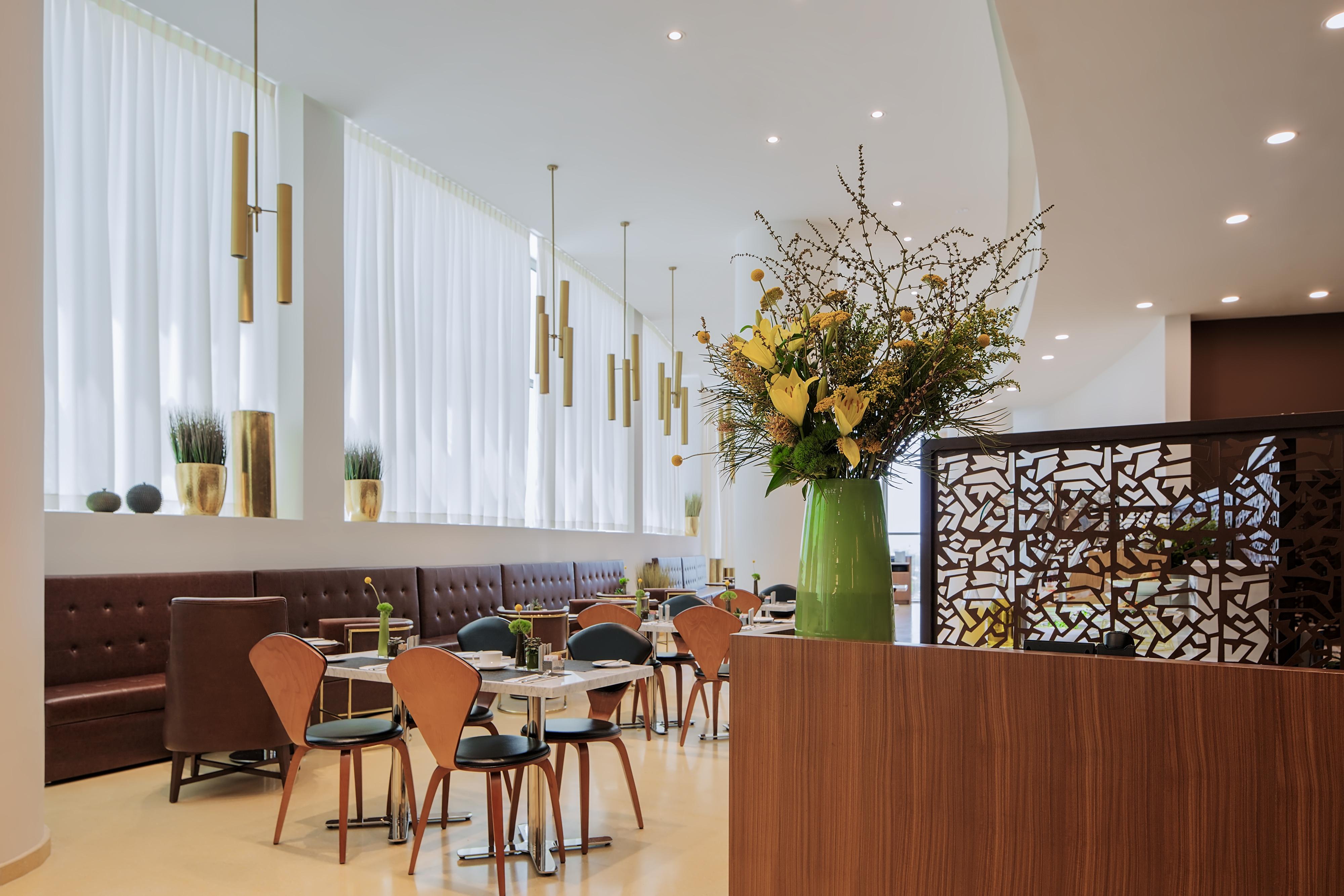 Prima Millennium Hotel Раанана Екстериор снимка